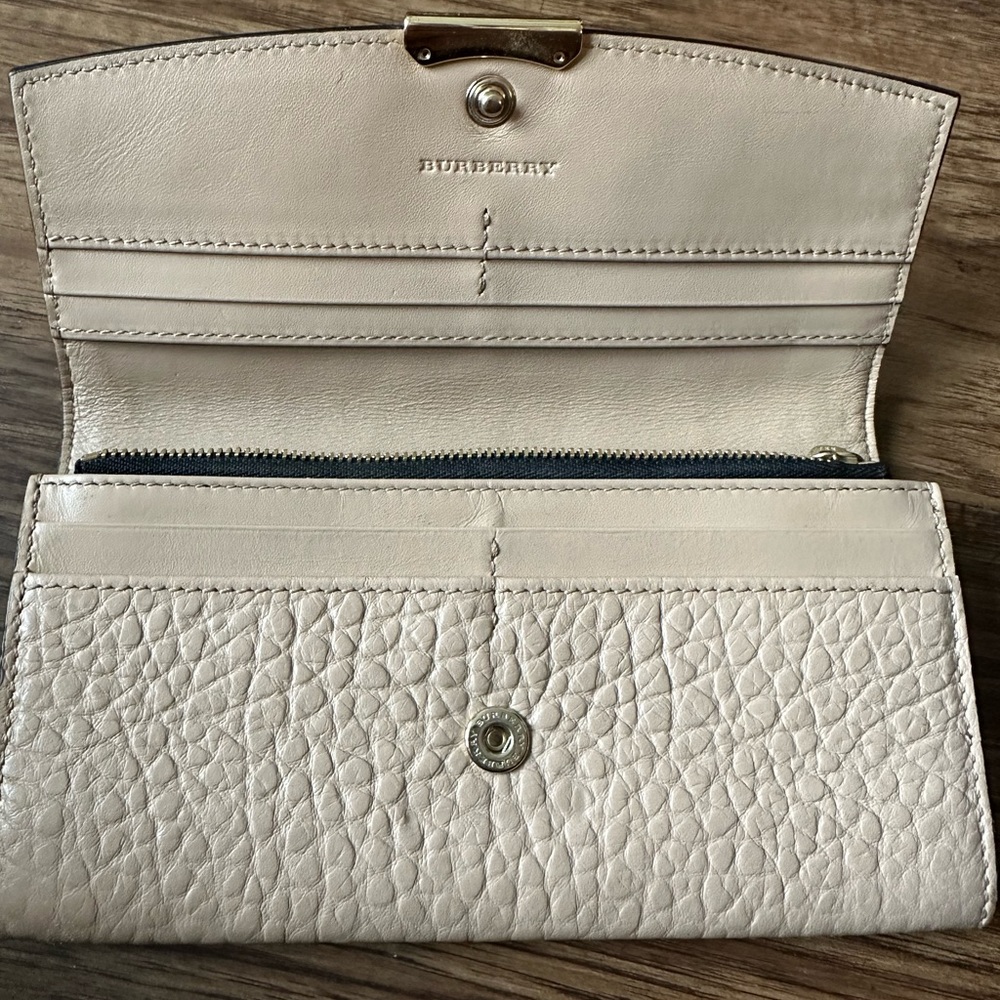GORGEOUS BURBERRY wallet - Picture 5 of 8